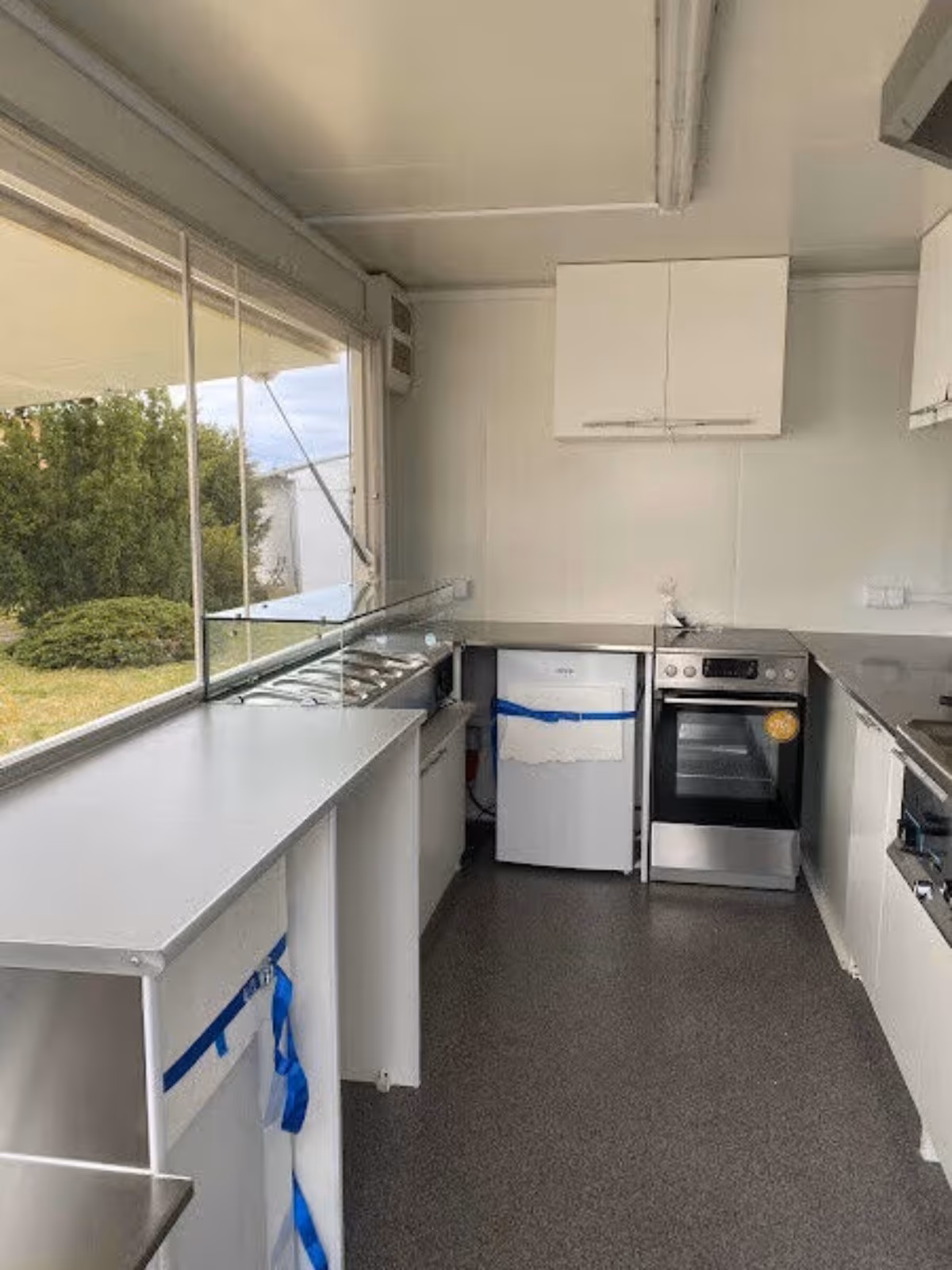 Imbisswagen, Neu Imbissanhänger 4 m x 2,3 m – Bild 7