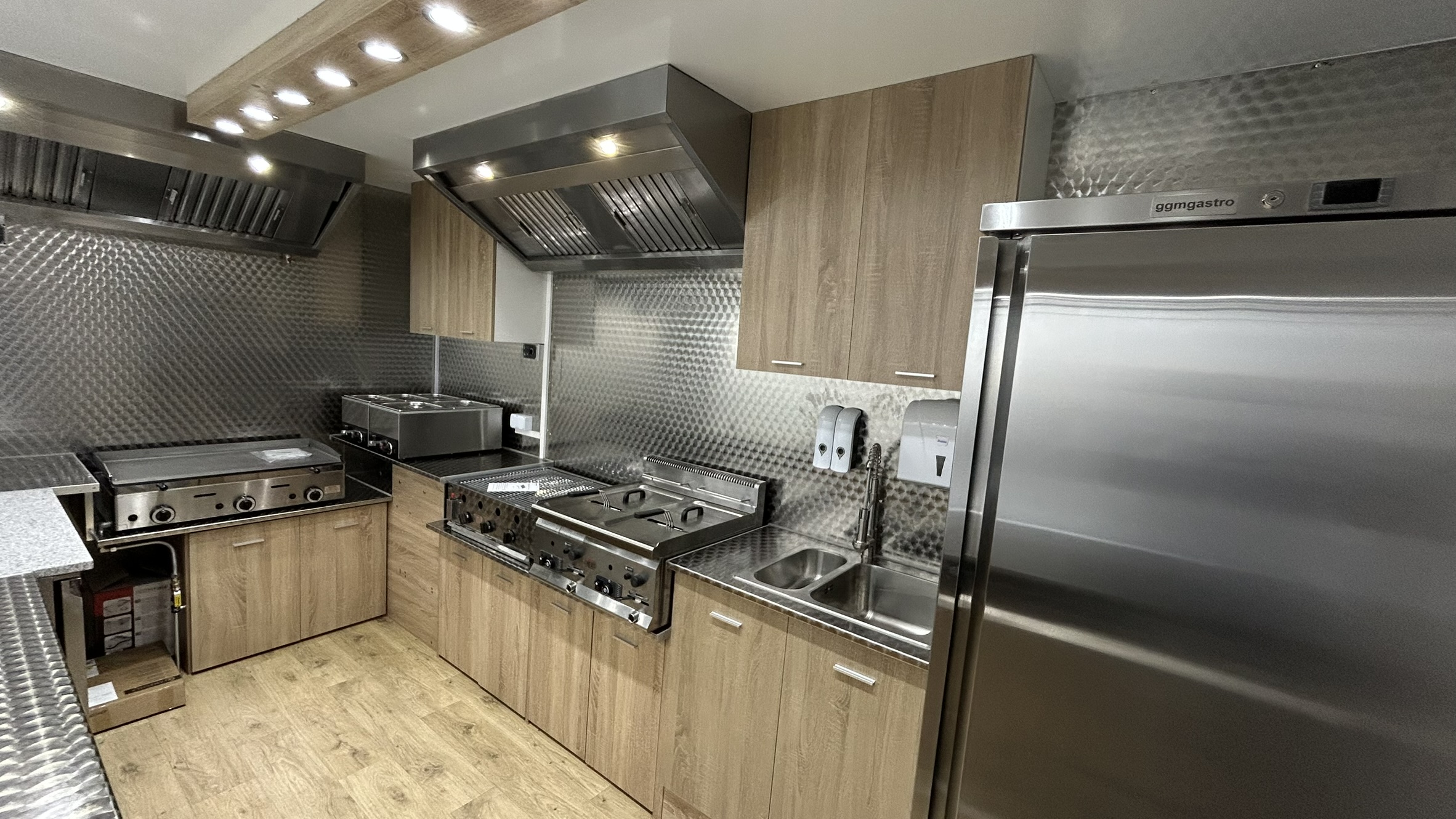 Imbisswagen, Foodtruck Grill Fritteuse Gastronomie Ausstattung Edelstahl