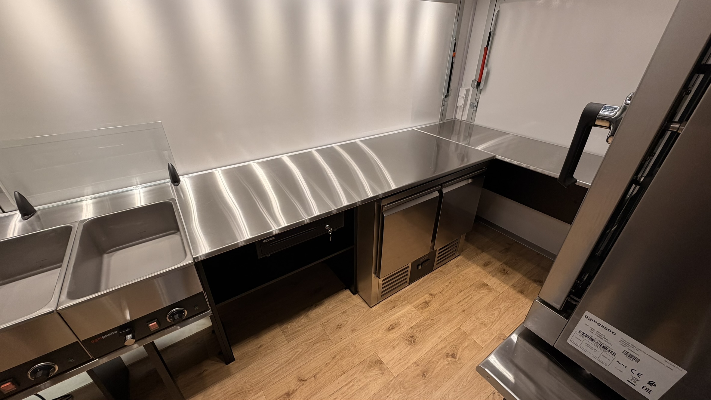 Imbissanhänger Kühlung Saladette Kühlschrank Gastronomie