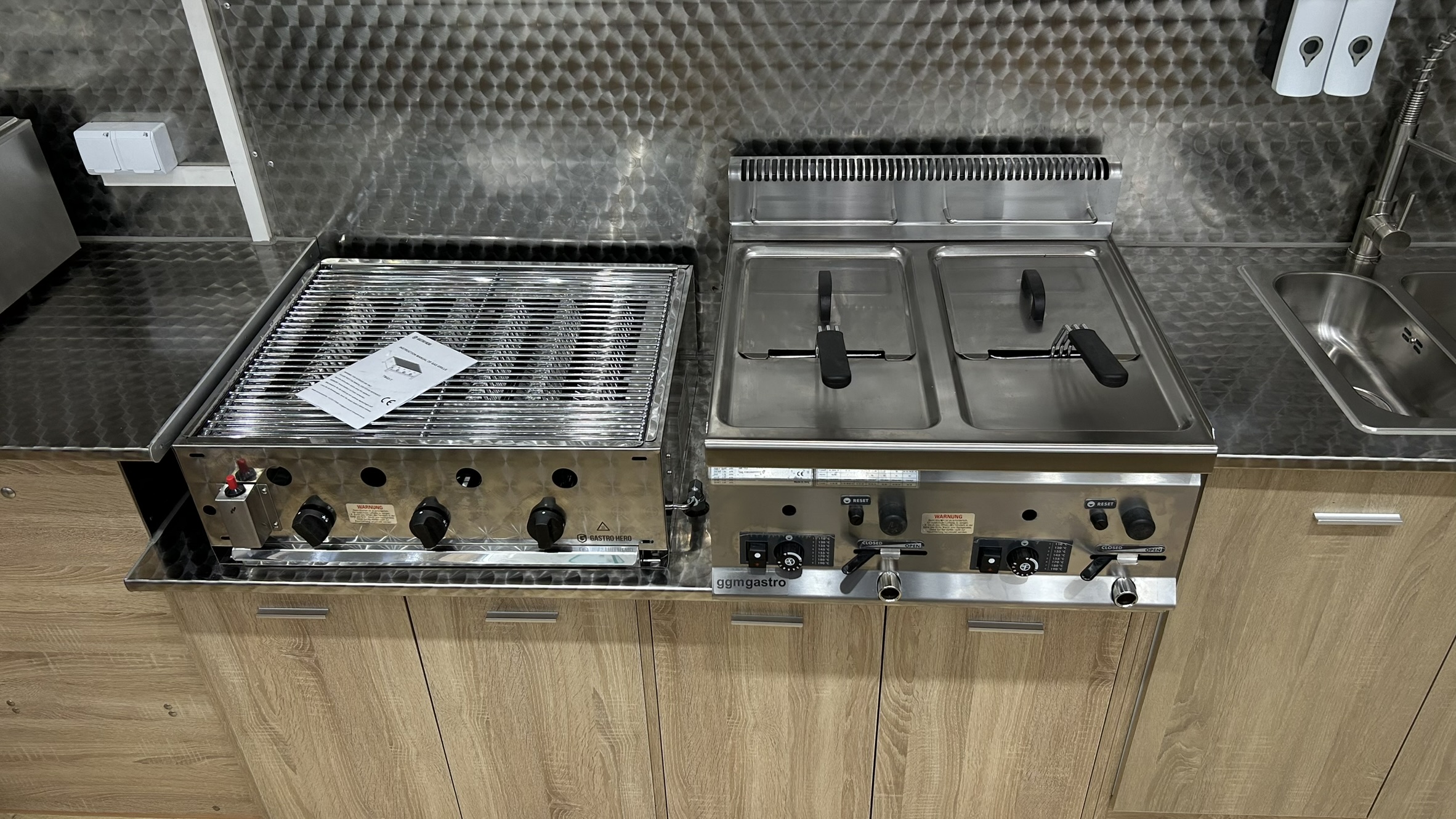 Imbisswagen Grill Fritteuse Gastronomie Ausstattung Edelstahl