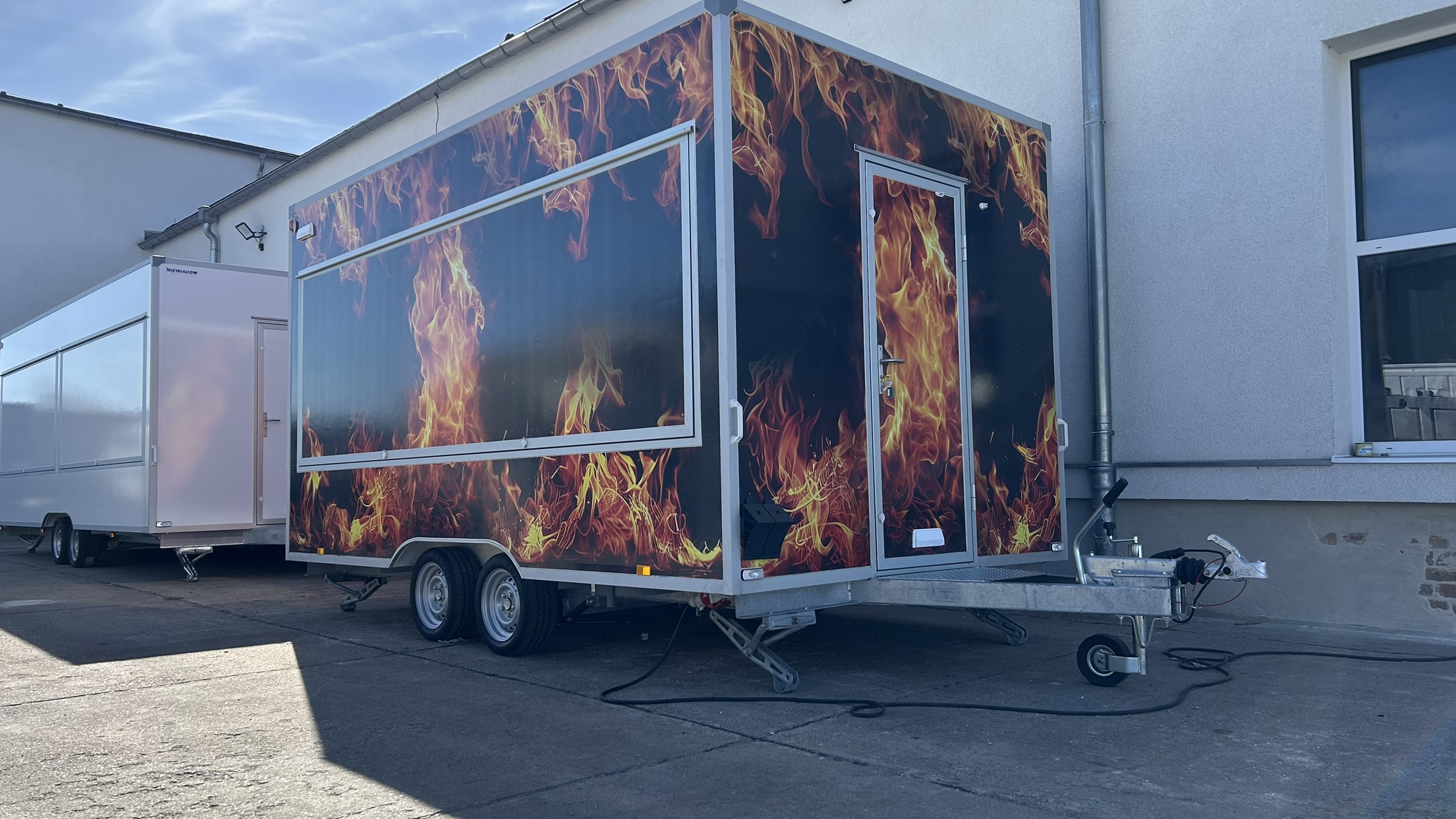 Imbissanhänger Flammen Design Verkaufsanhänger Streetfood