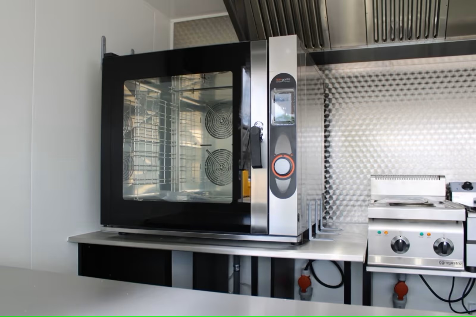 Imbissanhänger mit Backofen – FlexFuse BakeMaster 400 Außenansicht