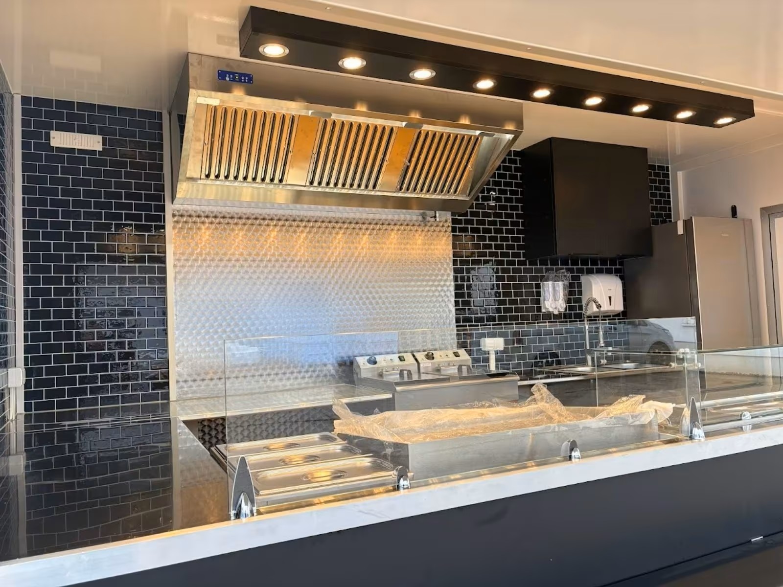 Imbisswagen Stromanschluss und Steckdosen innen